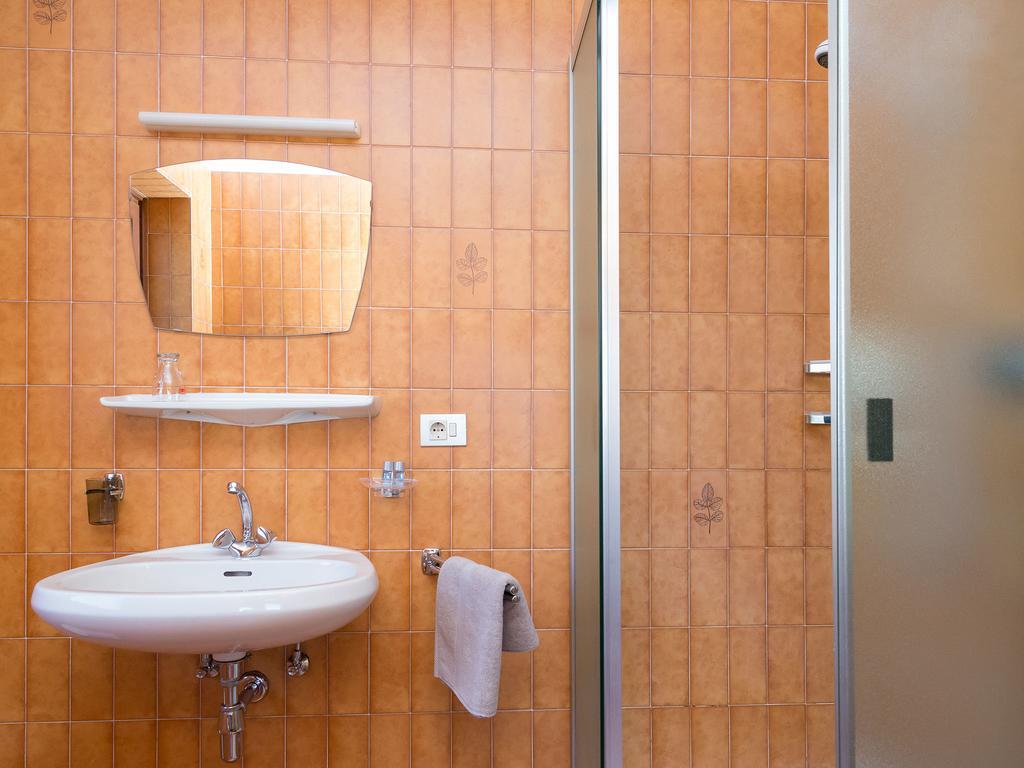 Haus Elisabeth Hotel Нова Поненте Екстериор снимка