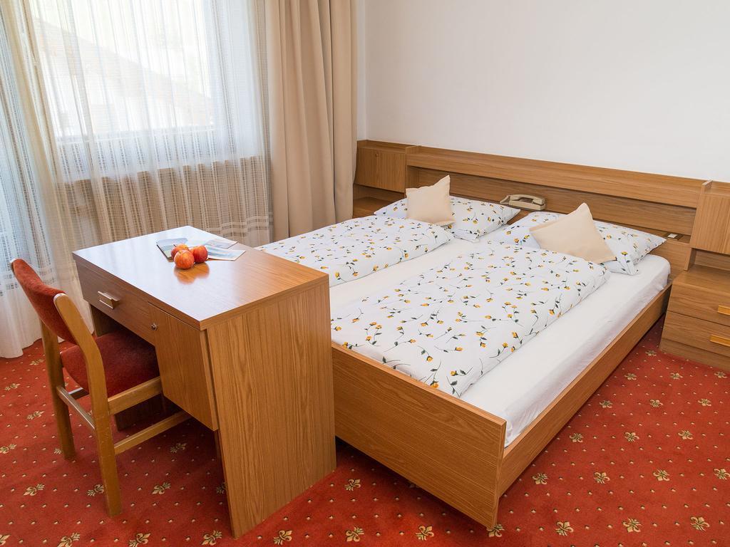 Haus Elisabeth Hotel Нова Поненте Екстериор снимка