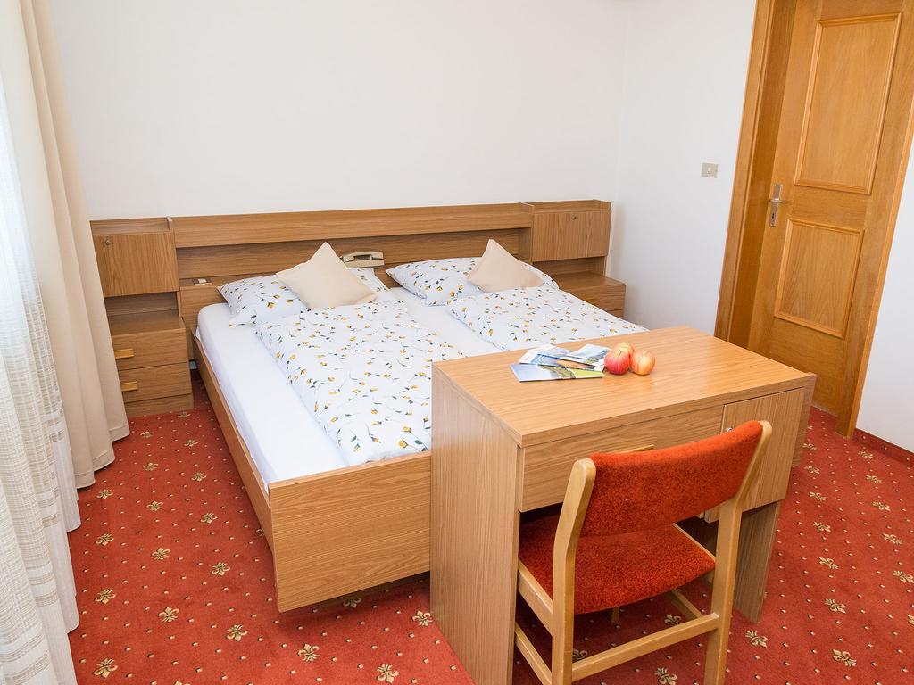 Haus Elisabeth Hotel Нова Поненте Екстериор снимка