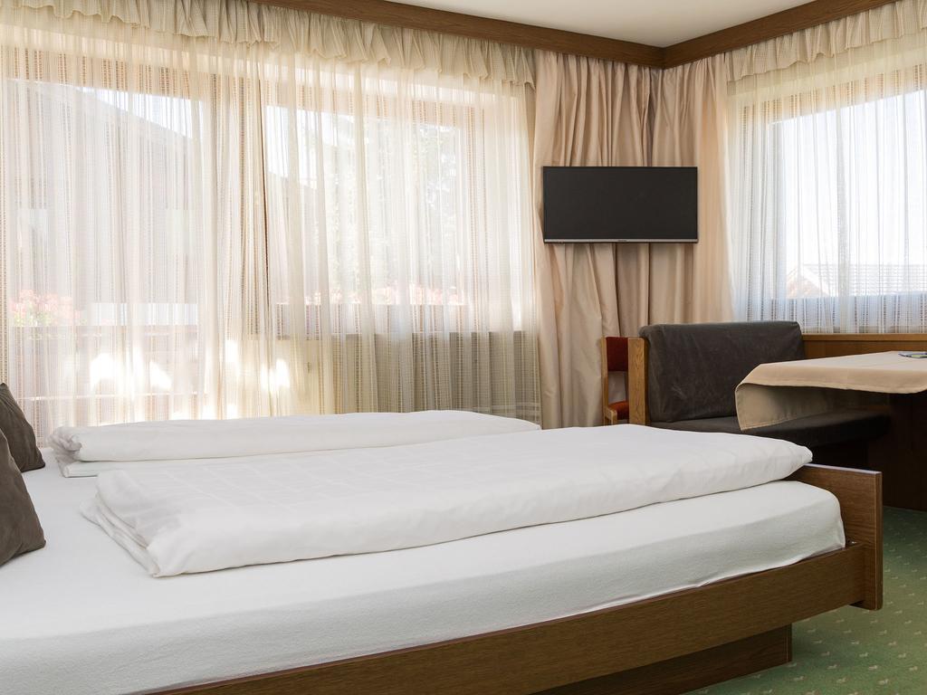 Haus Elisabeth Hotel Нова Поненте Екстериор снимка