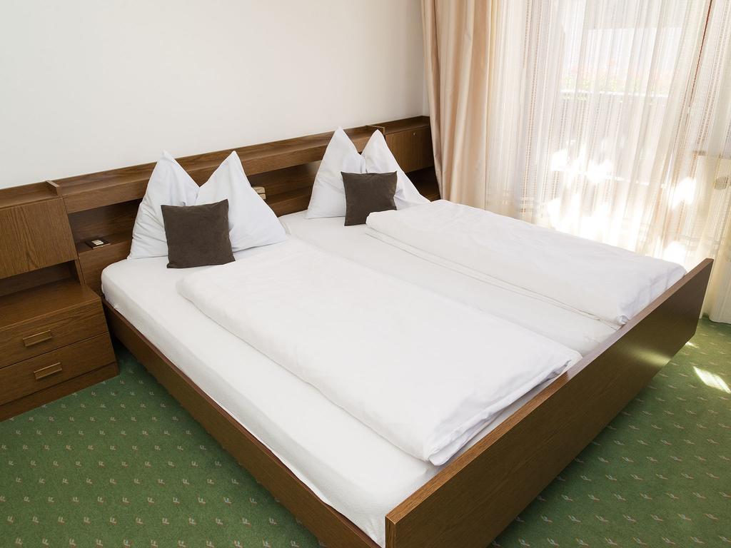 Haus Elisabeth Hotel Нова Поненте Екстериор снимка