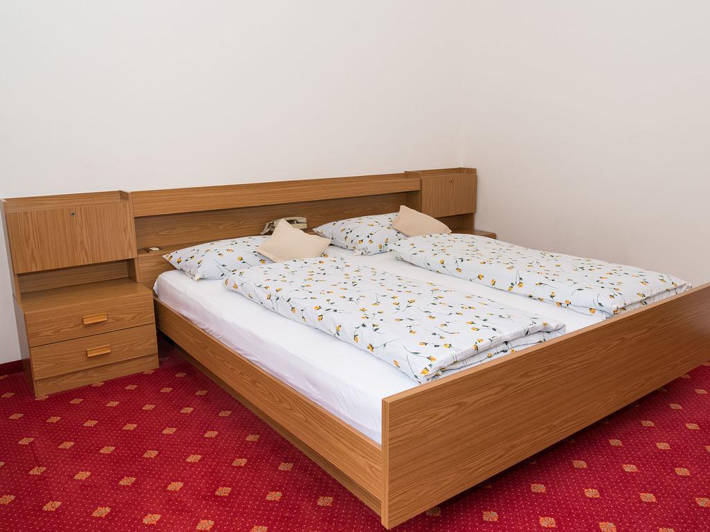 Haus Elisabeth Hotel Нова Поненте Екстериор снимка