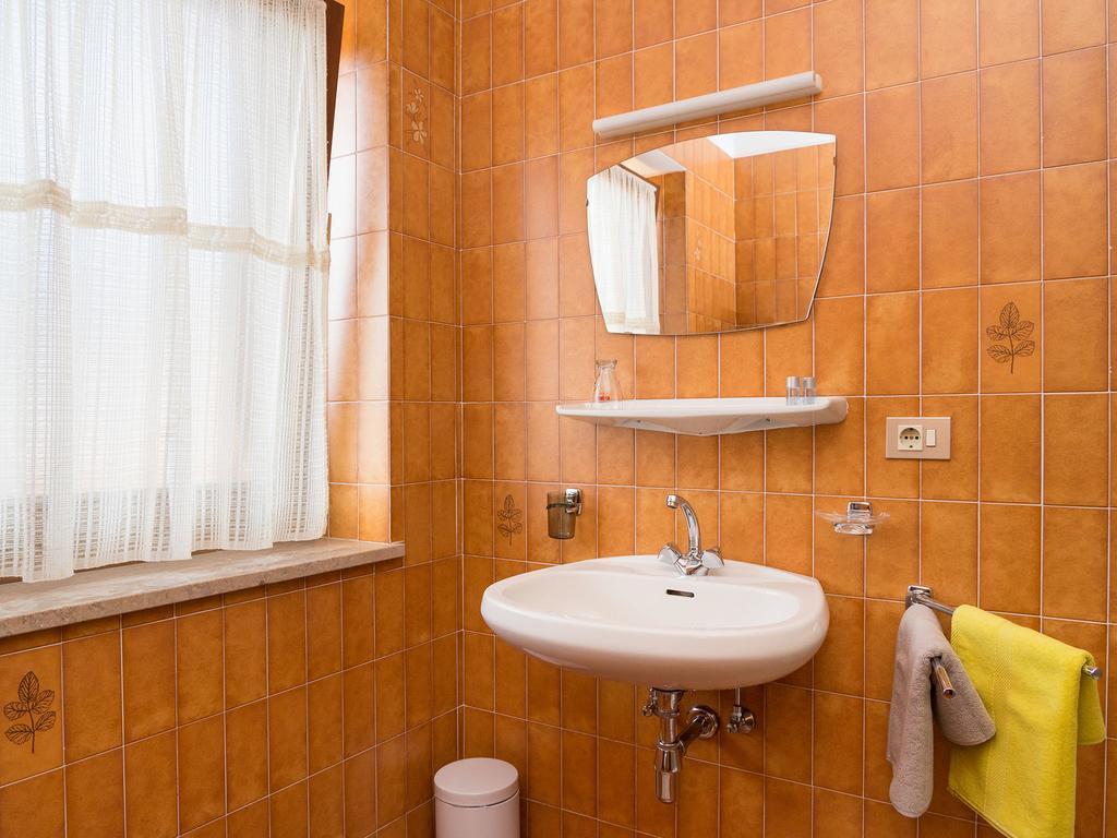 Haus Elisabeth Hotel Нова Поненте Екстериор снимка