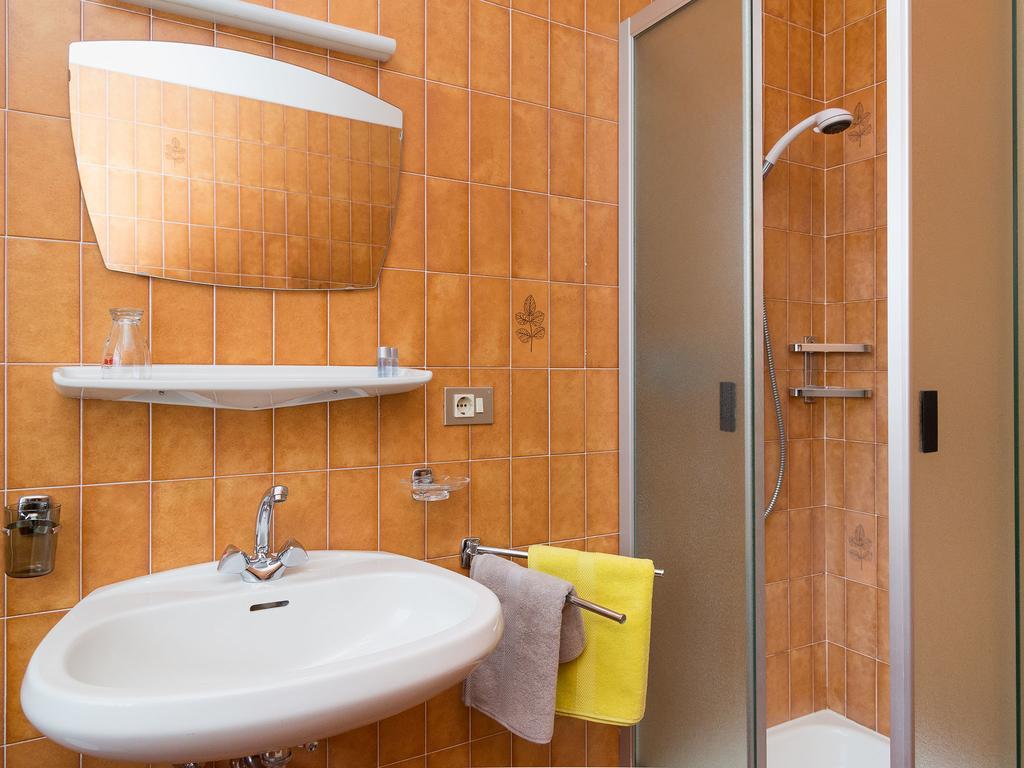 Haus Elisabeth Hotel Нова Поненте Екстериор снимка