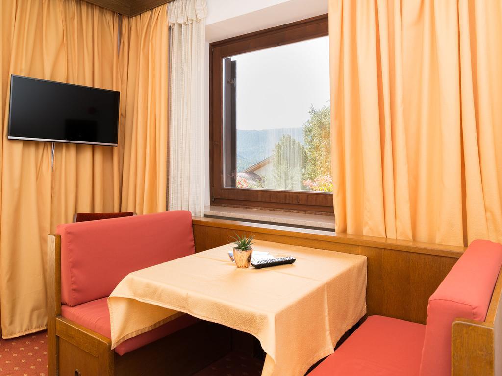 Haus Elisabeth Hotel Нова Поненте Екстериор снимка