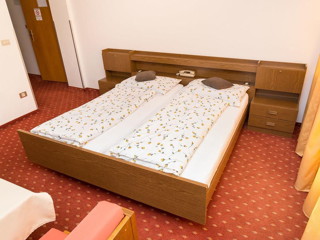 Haus Elisabeth Hotel Нова Поненте Екстериор снимка